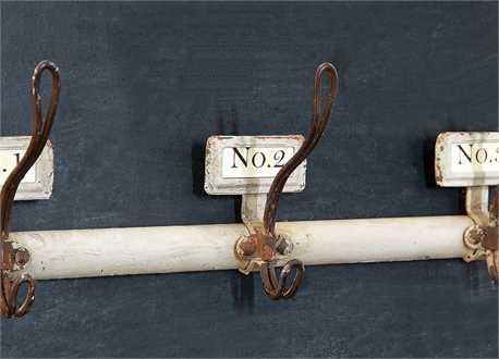 NUMBERED WALL HANGER