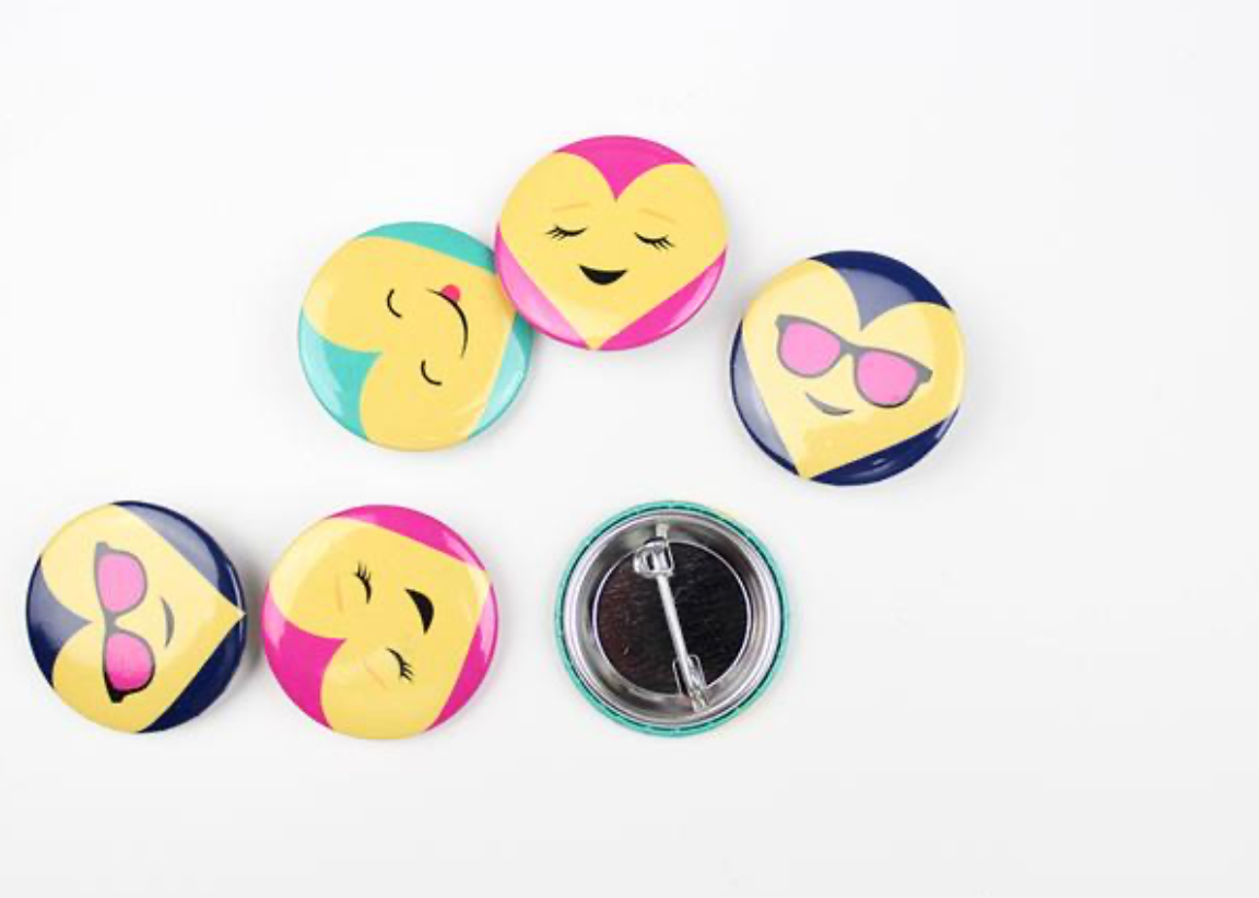 EMOJI BUTTON VALENTINES - BLUE STRIPE