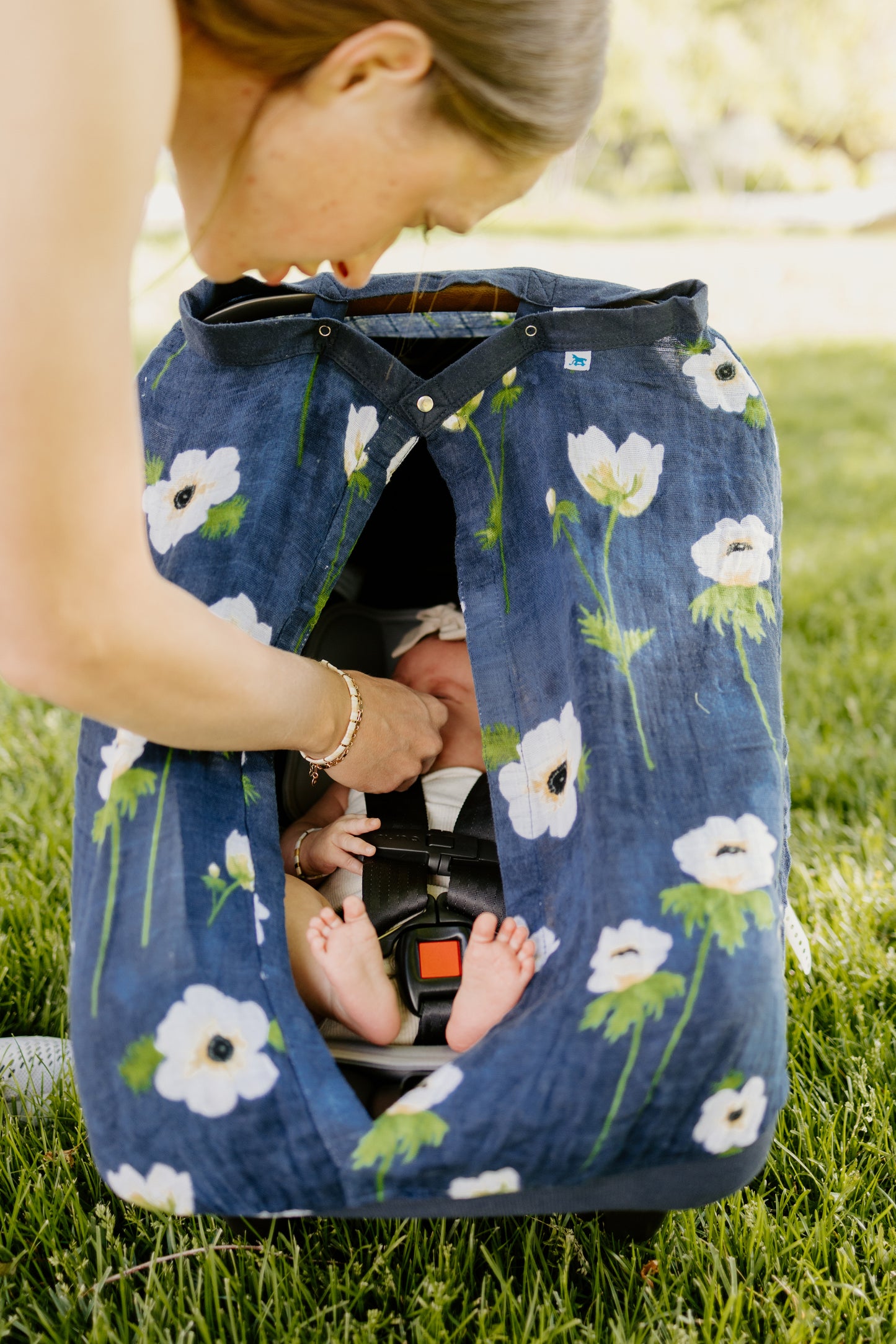 COTTON MUSLIN CAR SEAT CANOPY - WHITE ANEMONE
