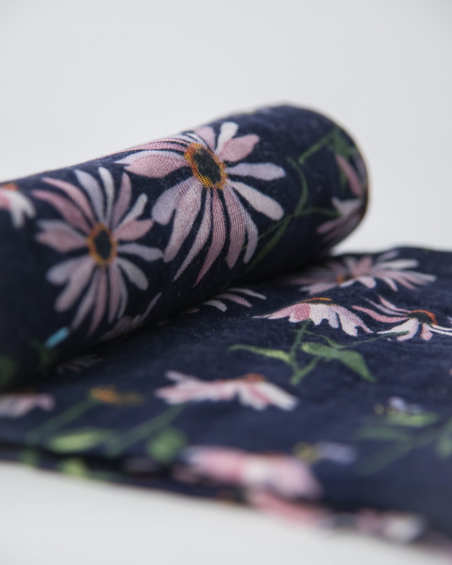 COTTON MUSLIN SWADDLE BLANKET - DARK CONEFLOWER
