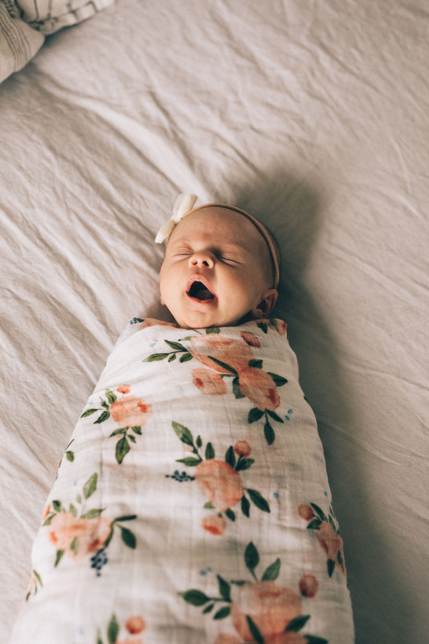 COTTON MUSLIN SWADDLE BLANKET - WATERCOLOR ROSES